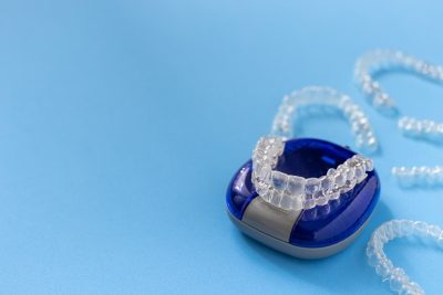 clear aligners to straighten teeth